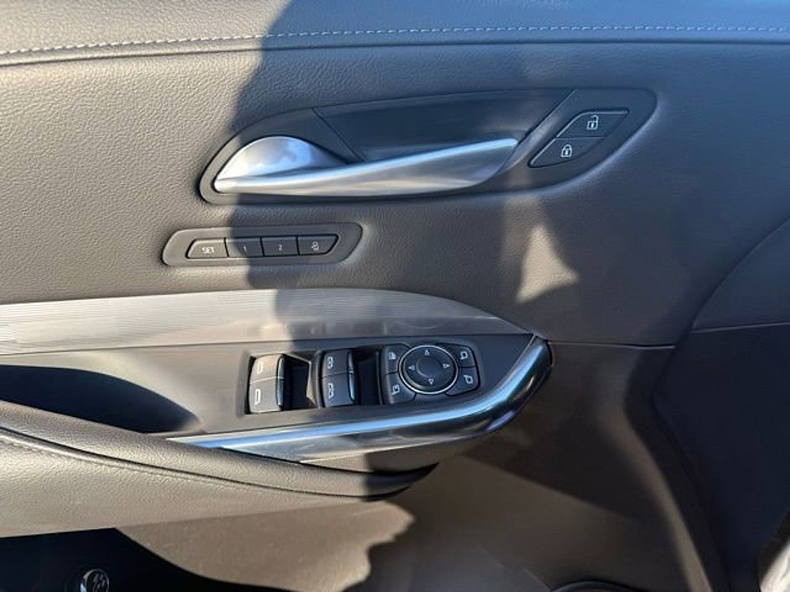 Used 2025 Cadillac XT4 Premium Luxury image 17