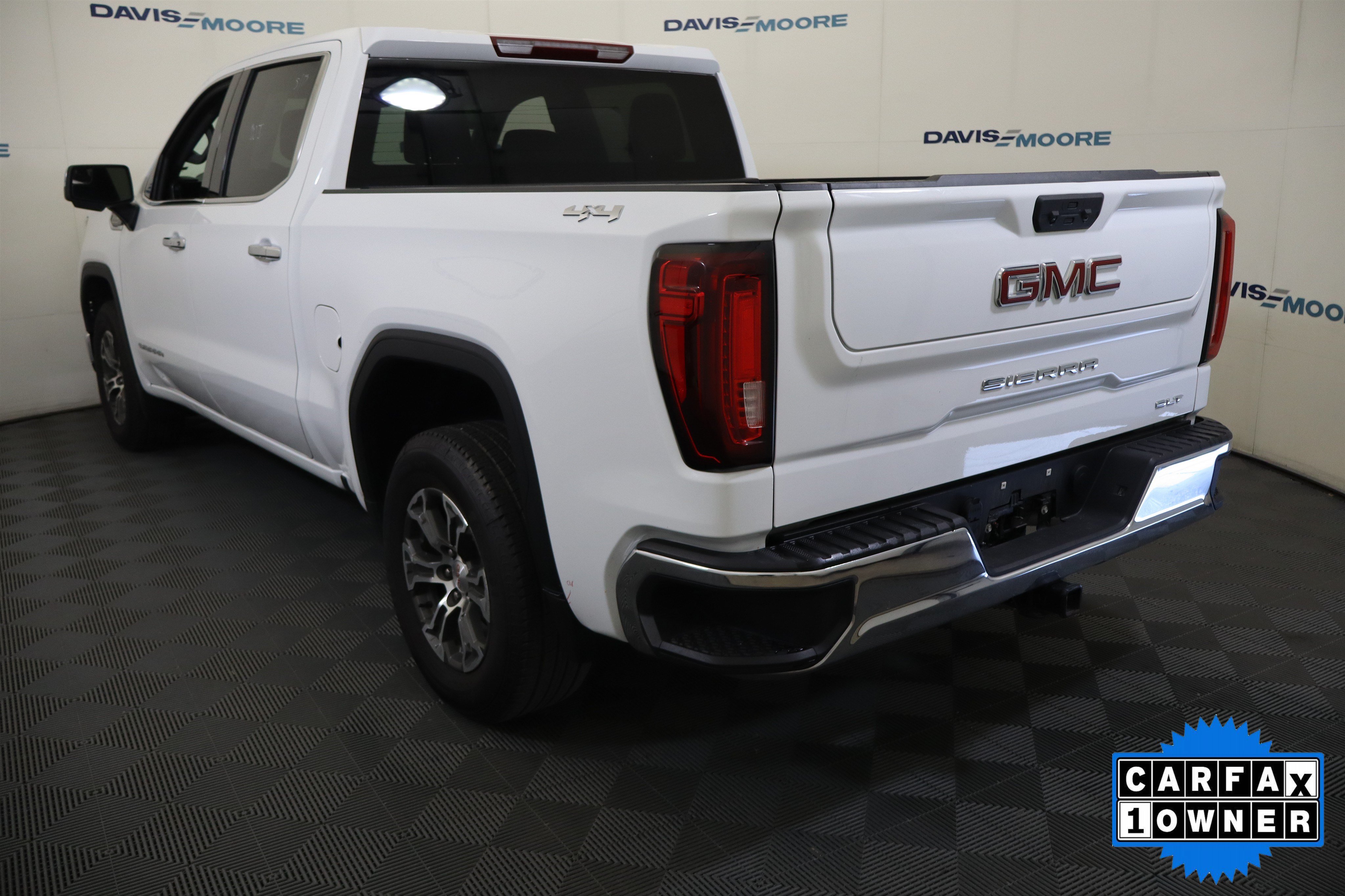 Used 2025 GMC Sierra 1500 SLT AWD/4WD image 10