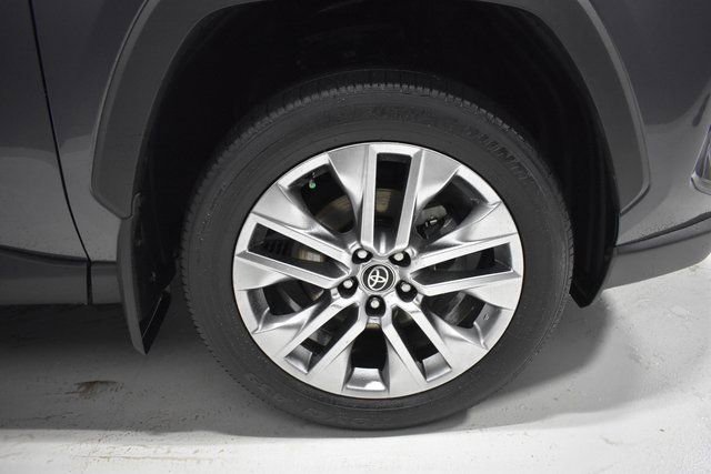 Used 2023 Toyota RAV4 XLE Premium image 10