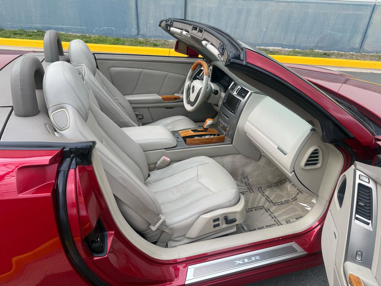 Used 2004 Cadillac XLR RWD image 28