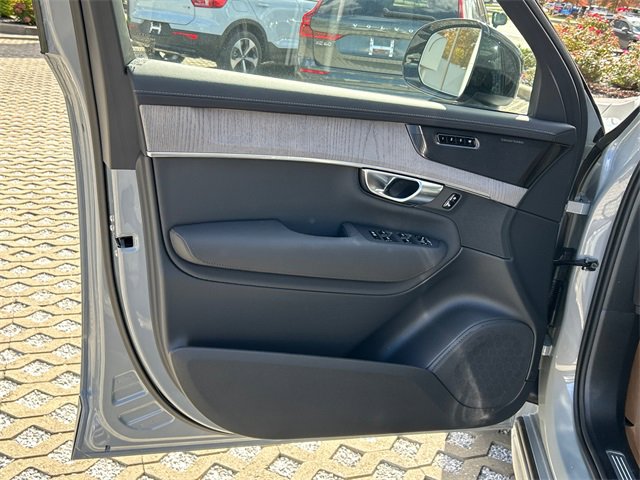 New 2026 Volvo XC90 B6 Ultra w/ Protection Package image 9