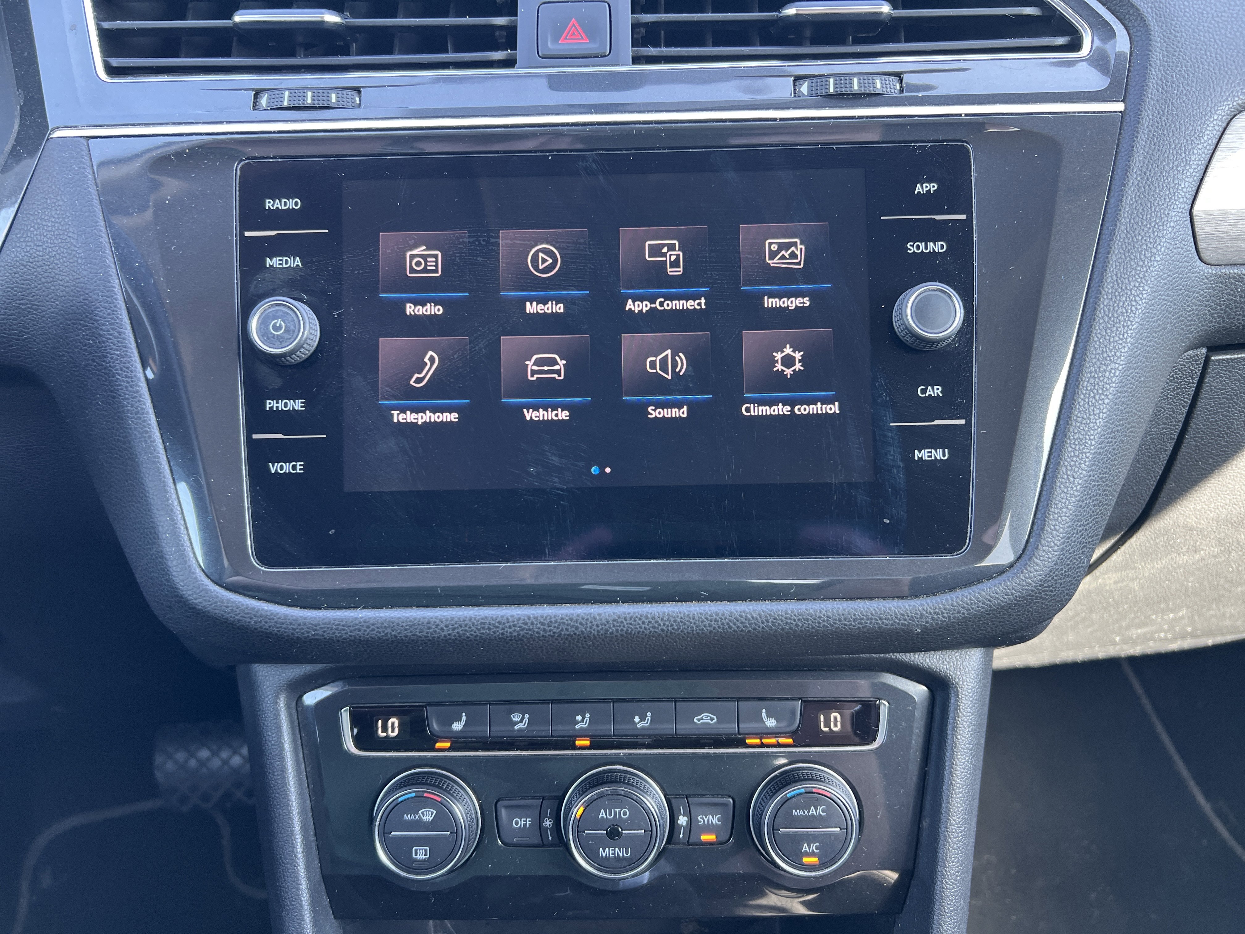 Used 2019 Volkswagen Tiguan SE AWD/4WD image 25