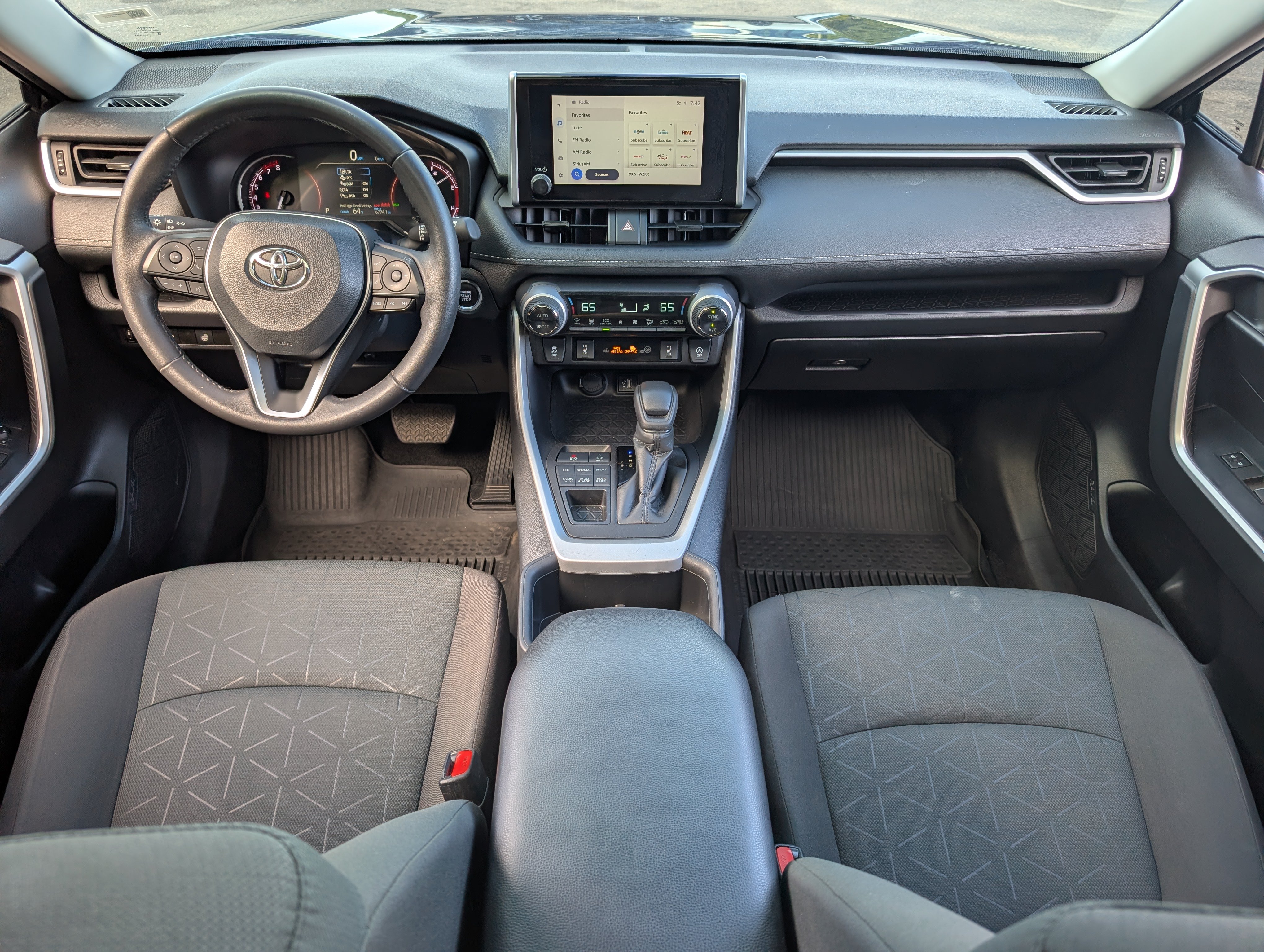Used 2024 Toyota RAV4 XLE w/ Convenience Package AWD/4WD image 24