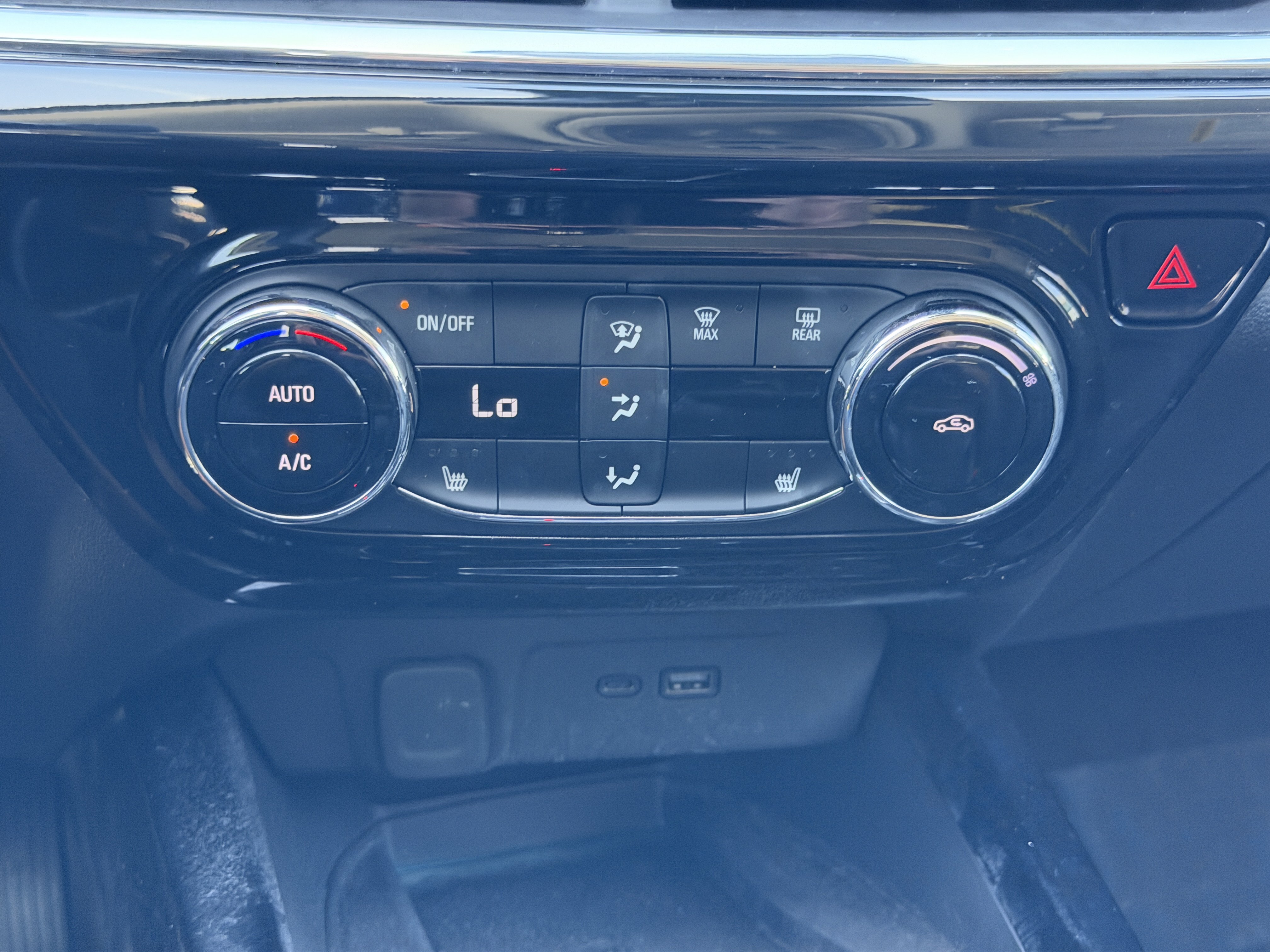 Used 2024 Chevrolet Trax ACTIV w/ Sunroof Package FWD image 26