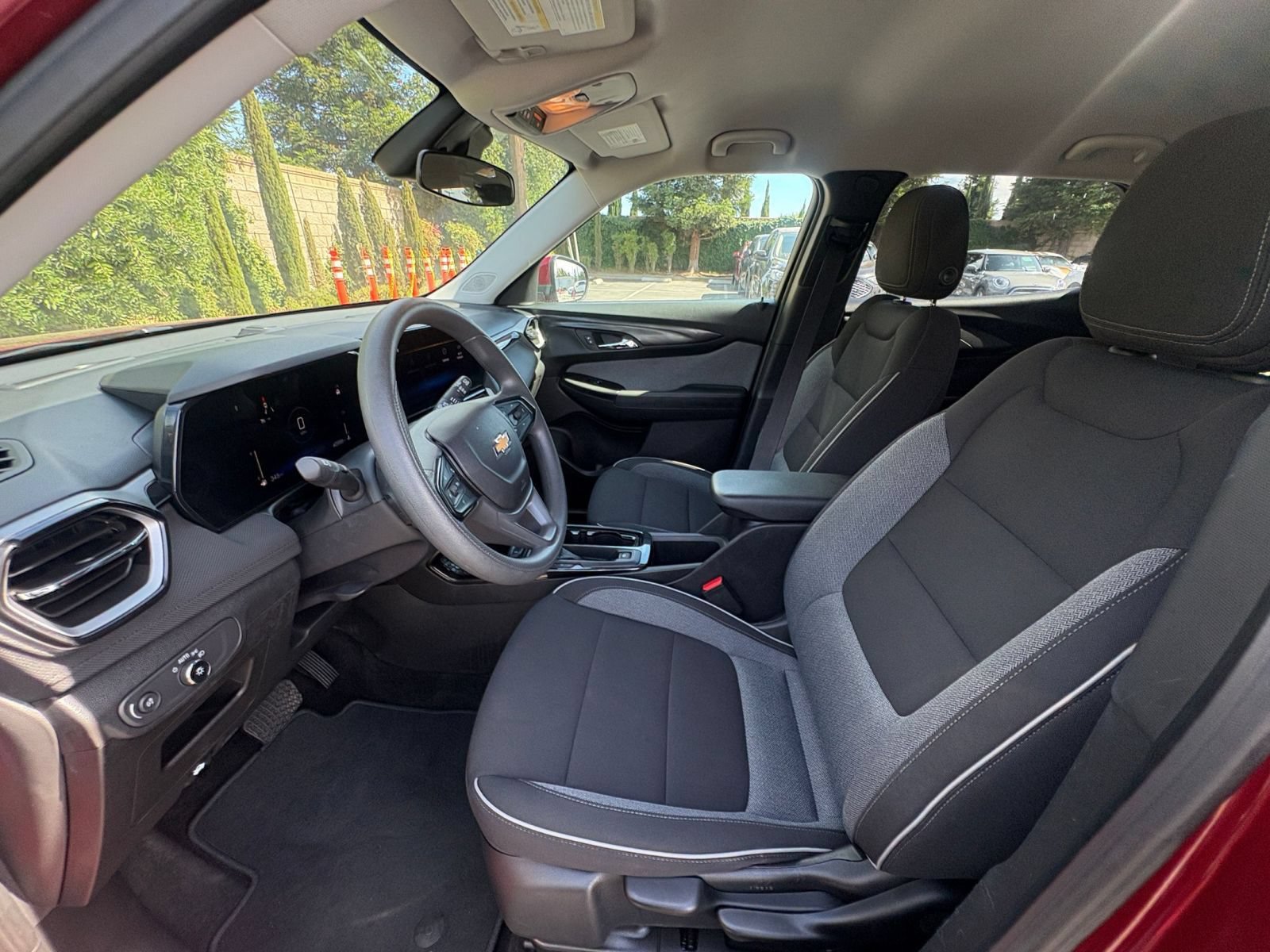 Used 2025 Chevrolet TrailBlazer LT FWD image 25