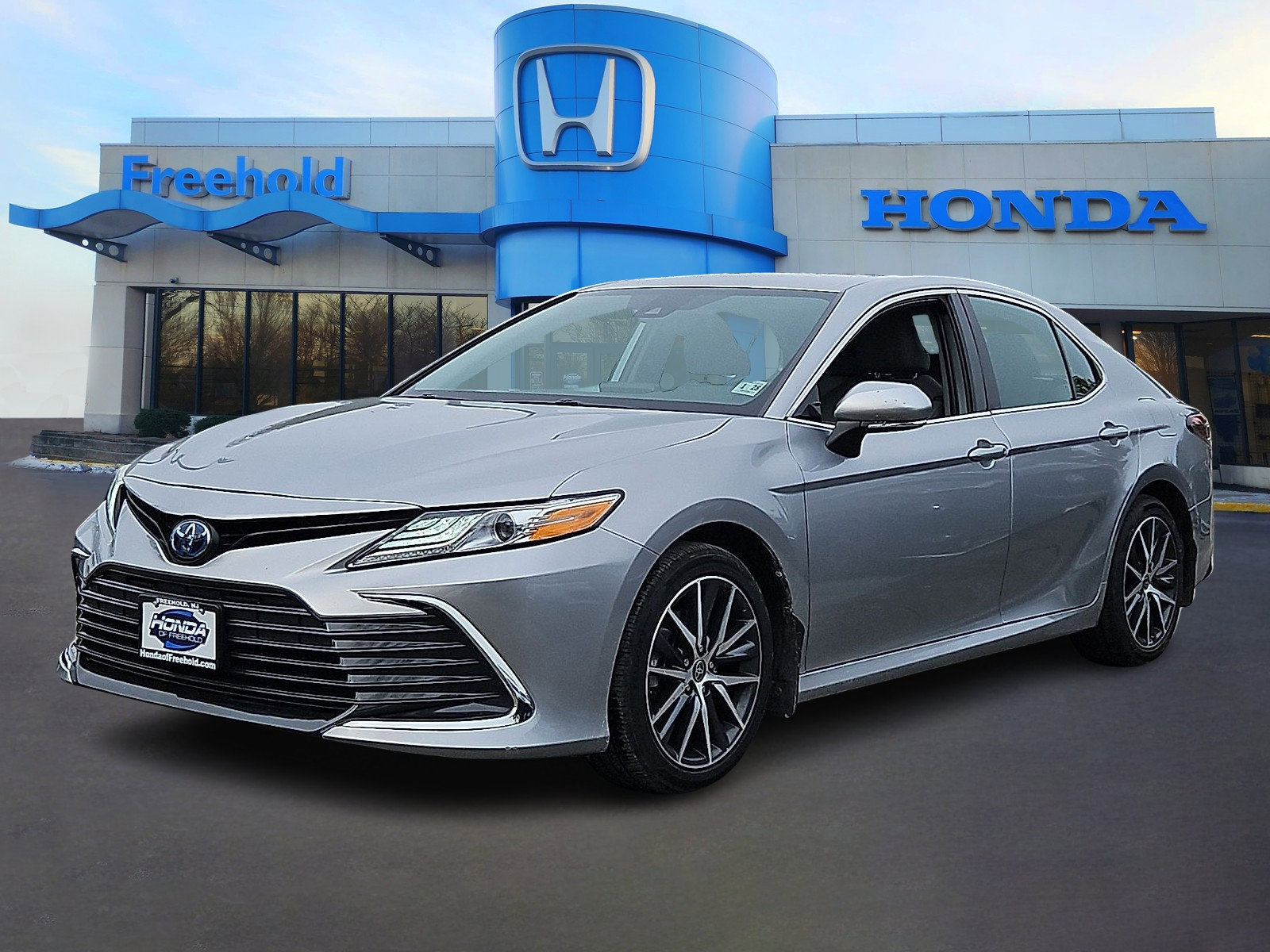 Used 2023 Toyota Camry XLE w/ Cold Weather Package image 3
