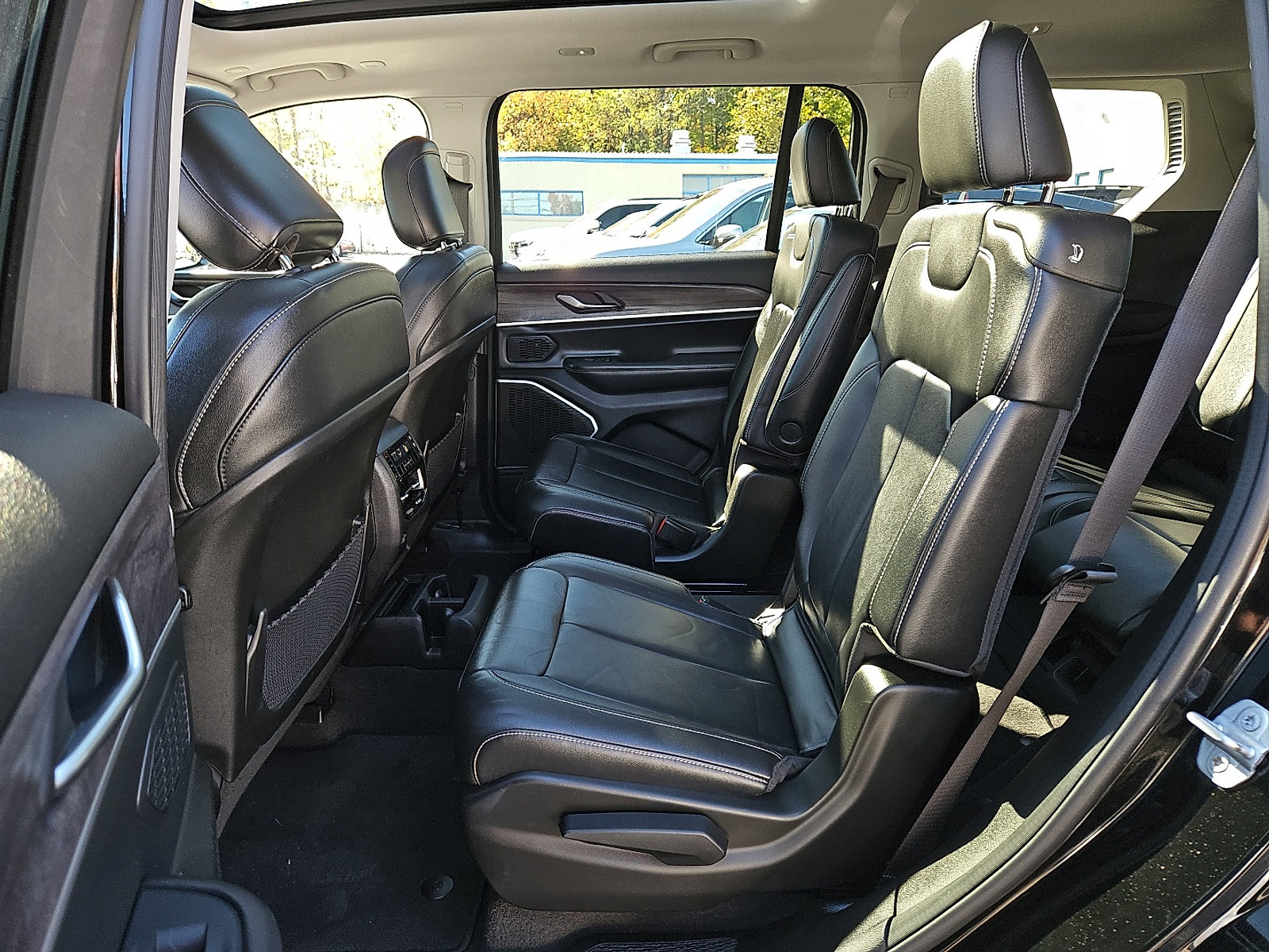 Used 2022 Jeep Grand Cherokee L Limited image 10