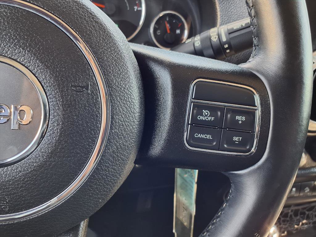 Used 2015 Jeep Wrangler Unlimited Sahara w/ Connectivity Group image 15