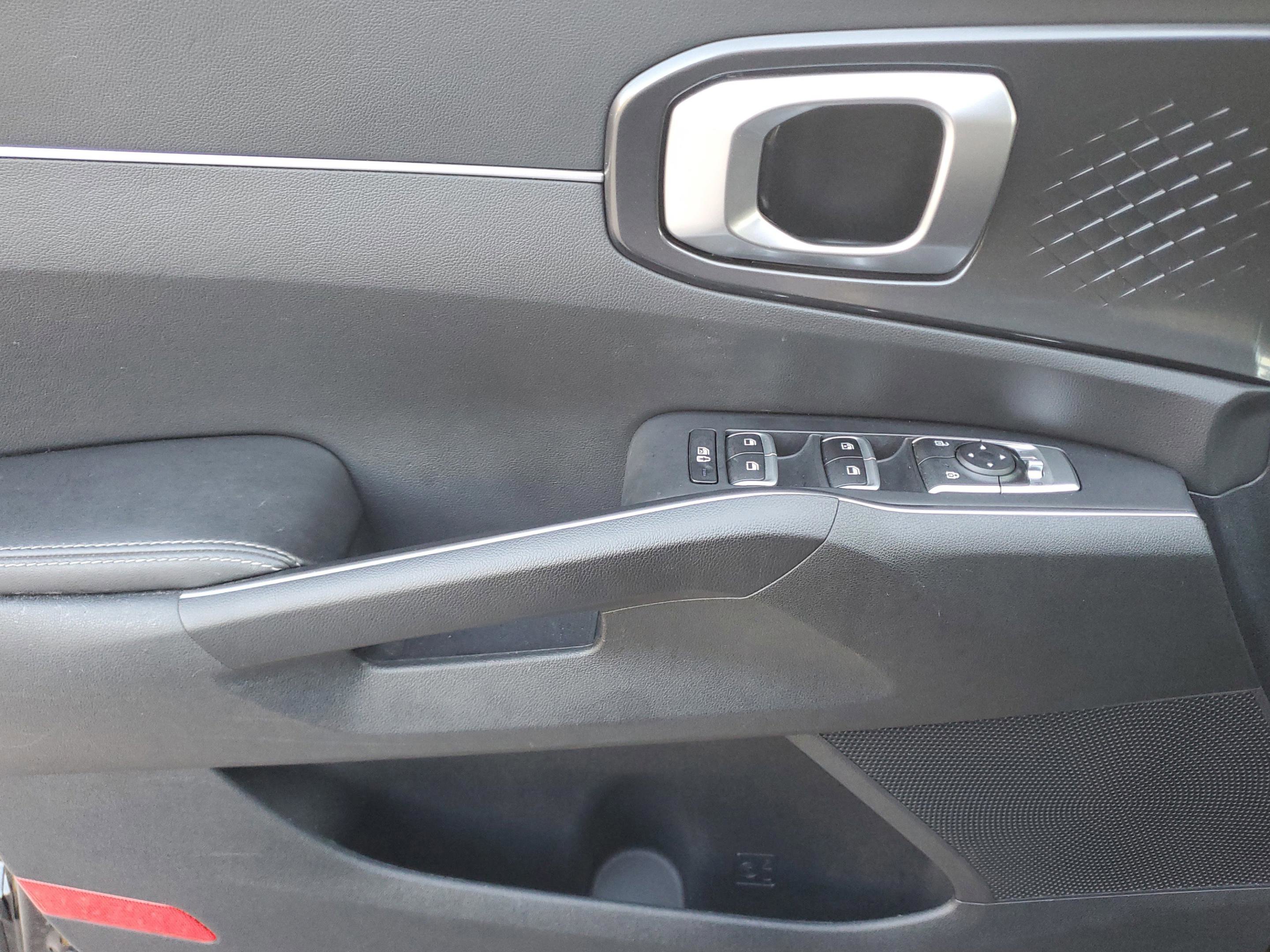 Certified 2023 Kia Sorento LX image 18