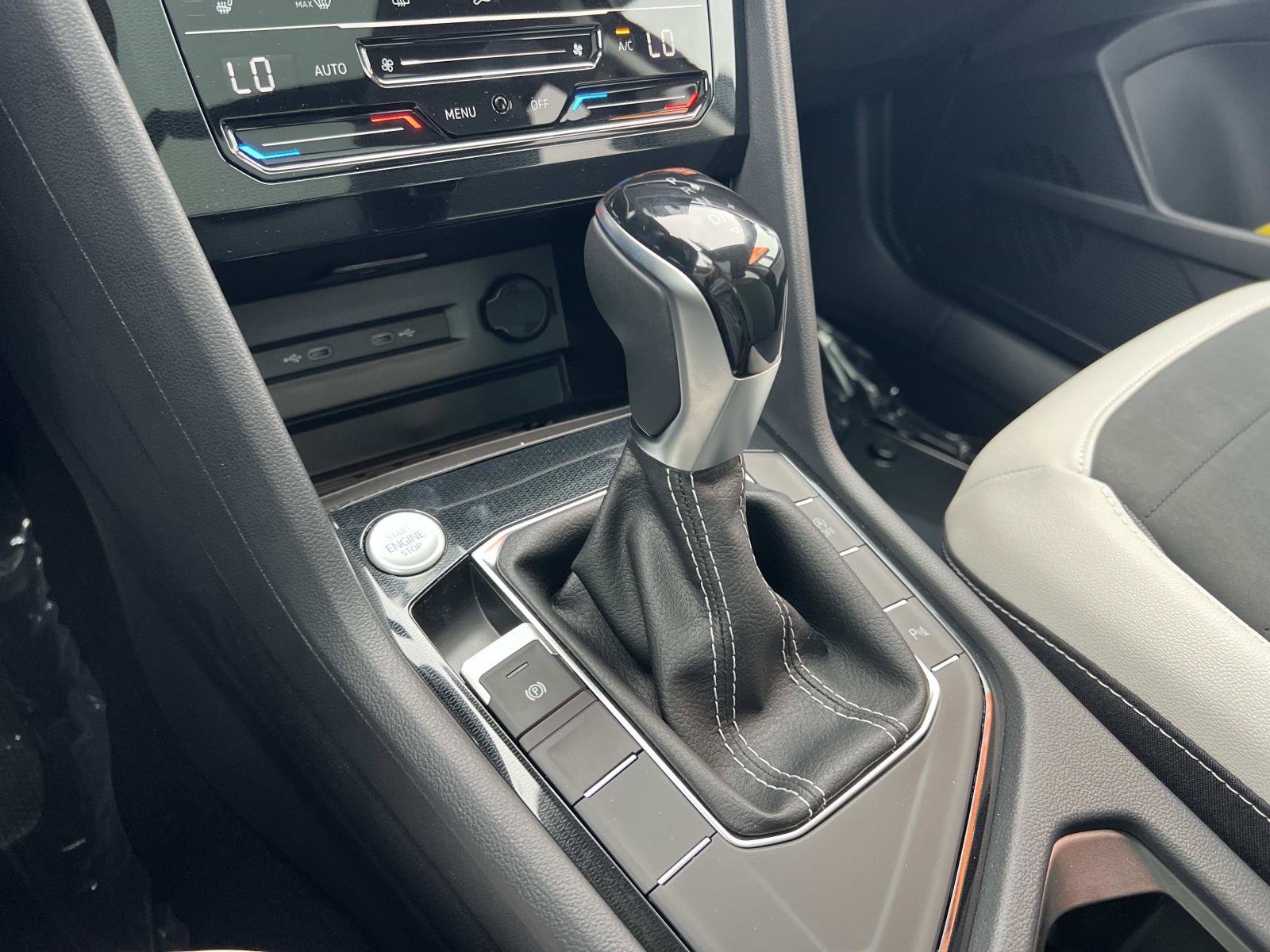 New 2026 Volkswagen Taos SE FWD image 16