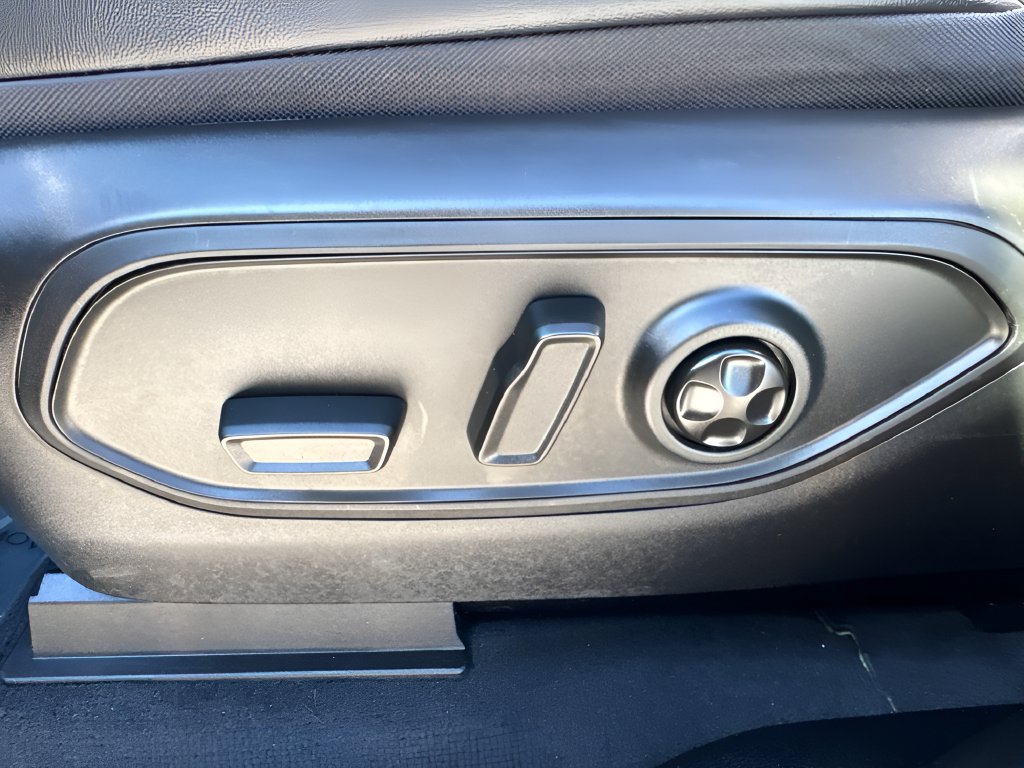 Used 2025 Jeep Grand Cherokee Altitude RWD image 10
