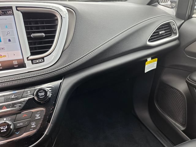 New 2027 Chrysler Pacifica Select FWD image 24