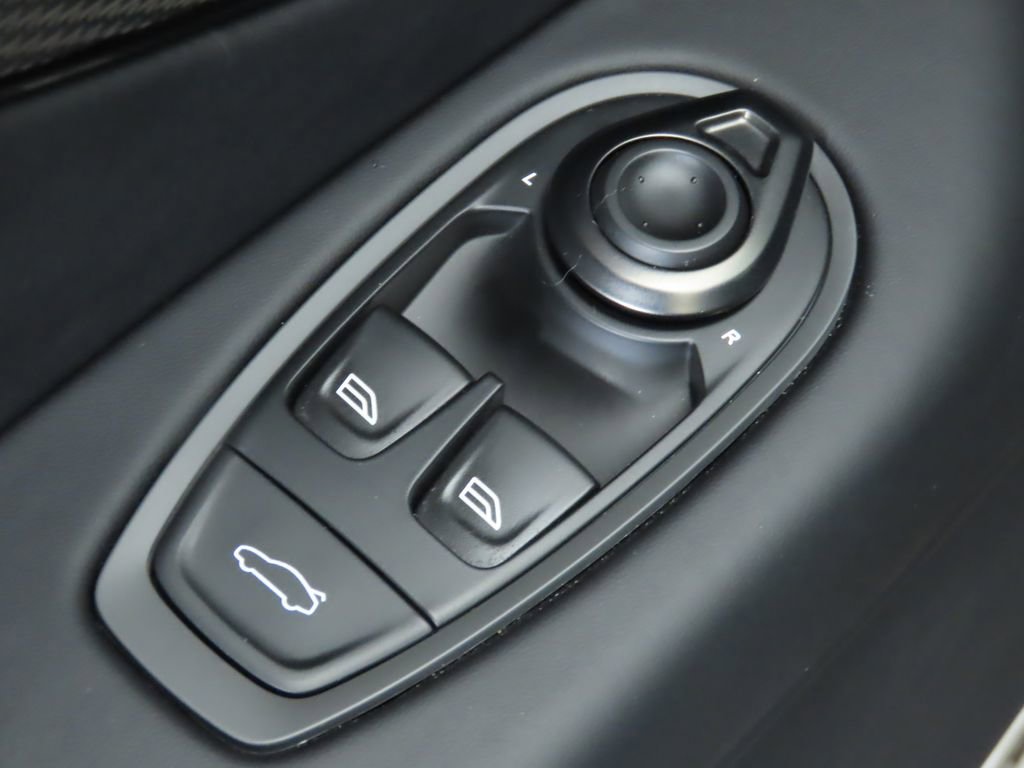 Used 2025 Aston Martin V8 Vantage Coupe image 22