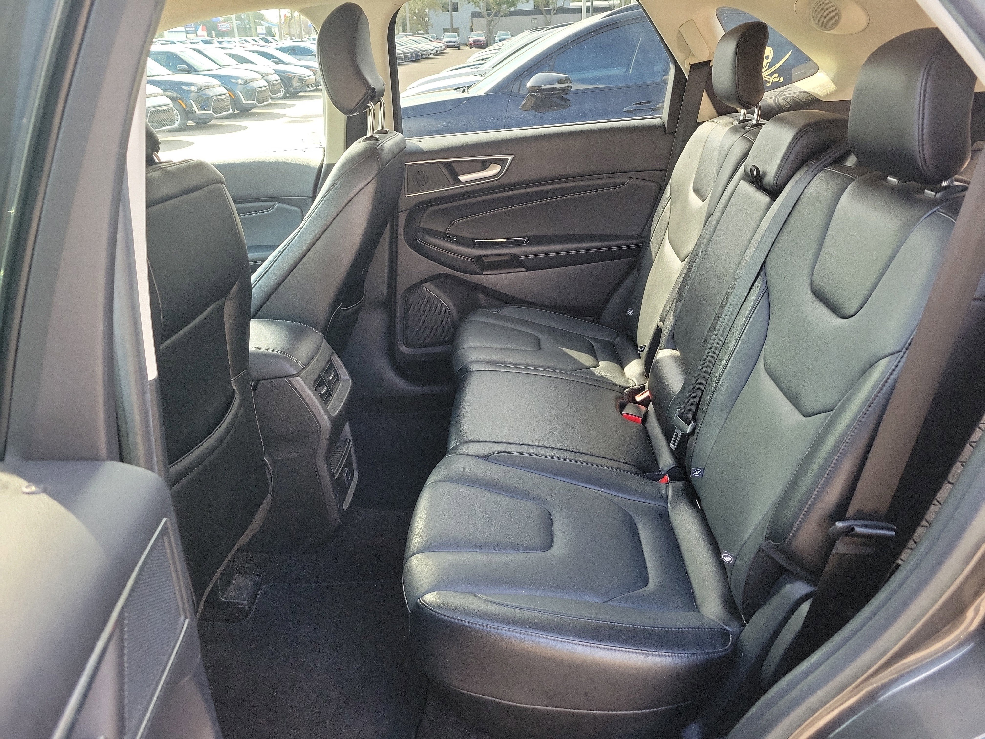 Used 2018 Ford Edge Titanium image 16