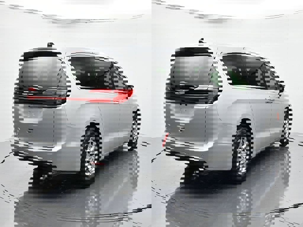 New 2026 Chrysler Pacifica Select image 6
