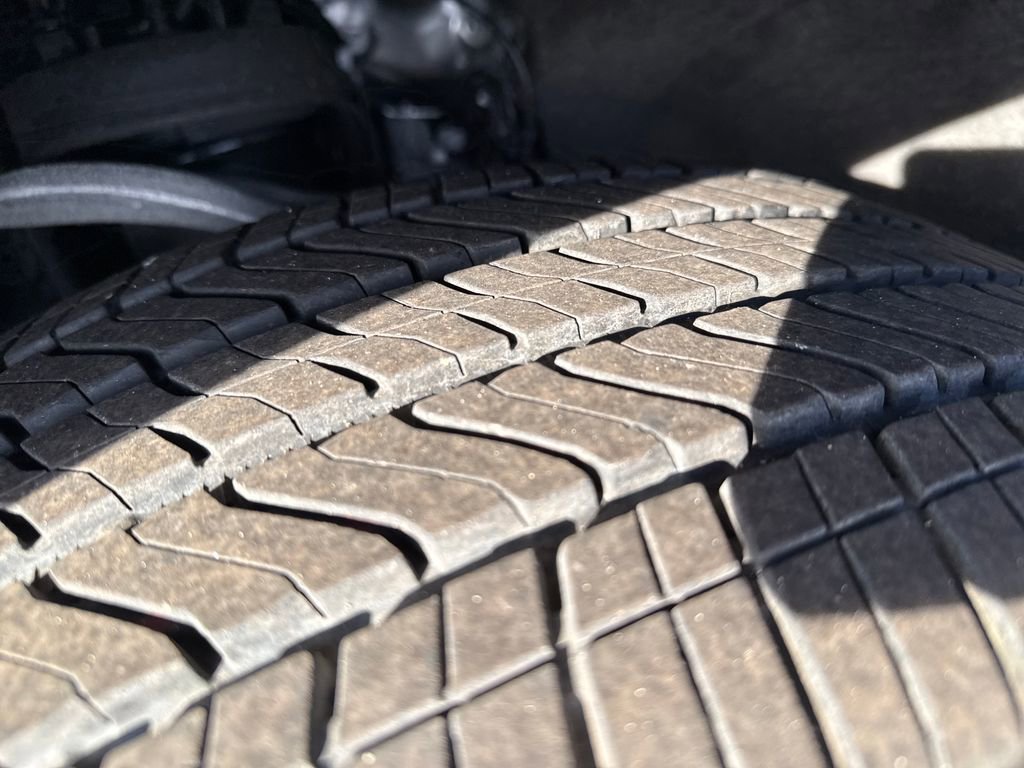 Used 2025 Chevrolet Suburban High Country image 35