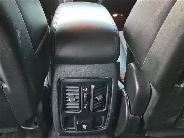 Used 2018 Jeep Grand Cherokee Altitude RWD image 18