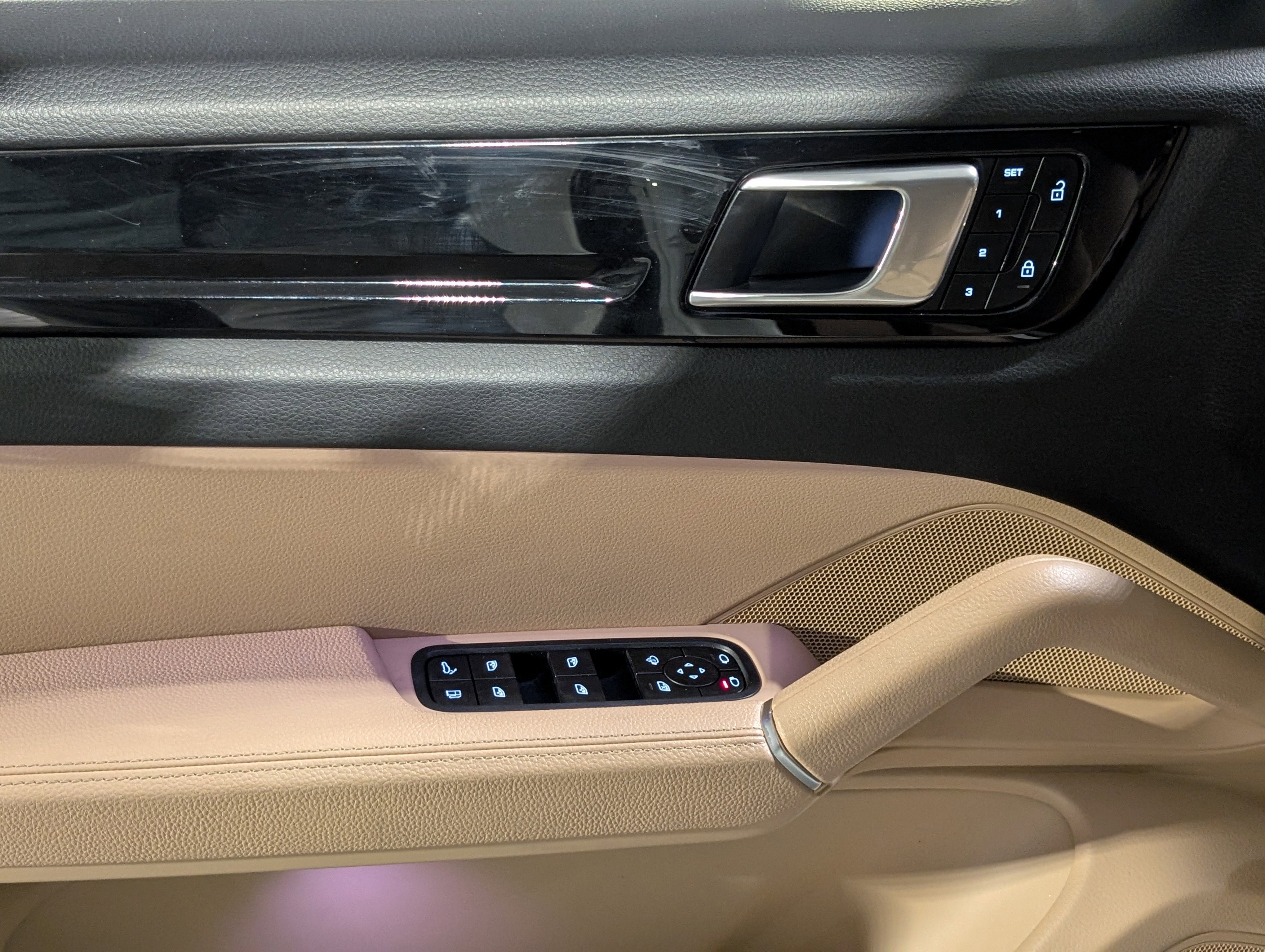 Certified 2022 Porsche Cayenne E-Hybrid image 21