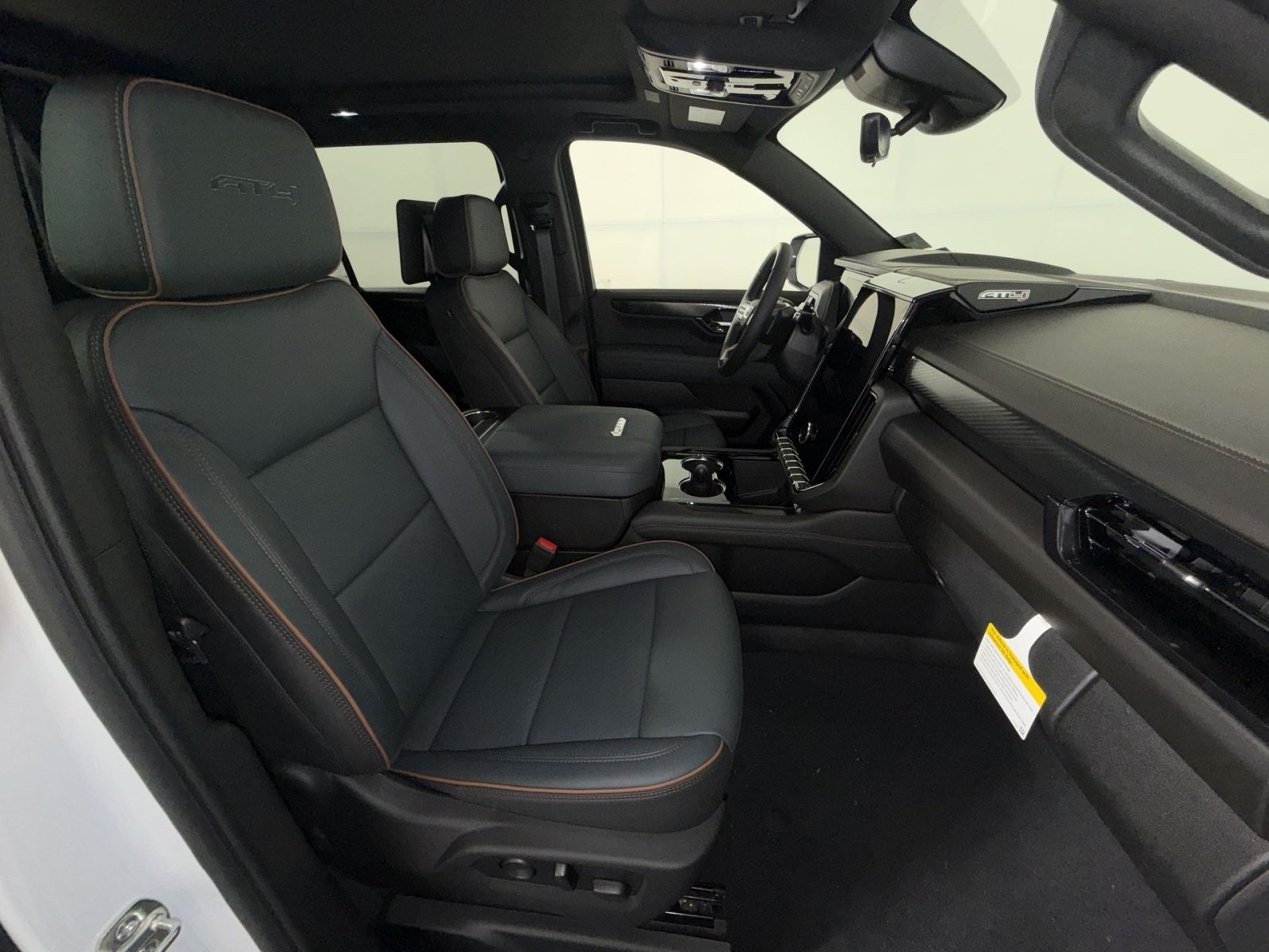 New 2026 GMC Yukon XL AT4 w/ AT4 Premium Plus Package AWD/4WD image 28