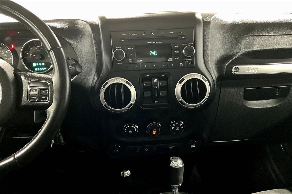 Used 2016 Jeep Wrangler Unlimited Rubicon w/ Connectivity Group image 8