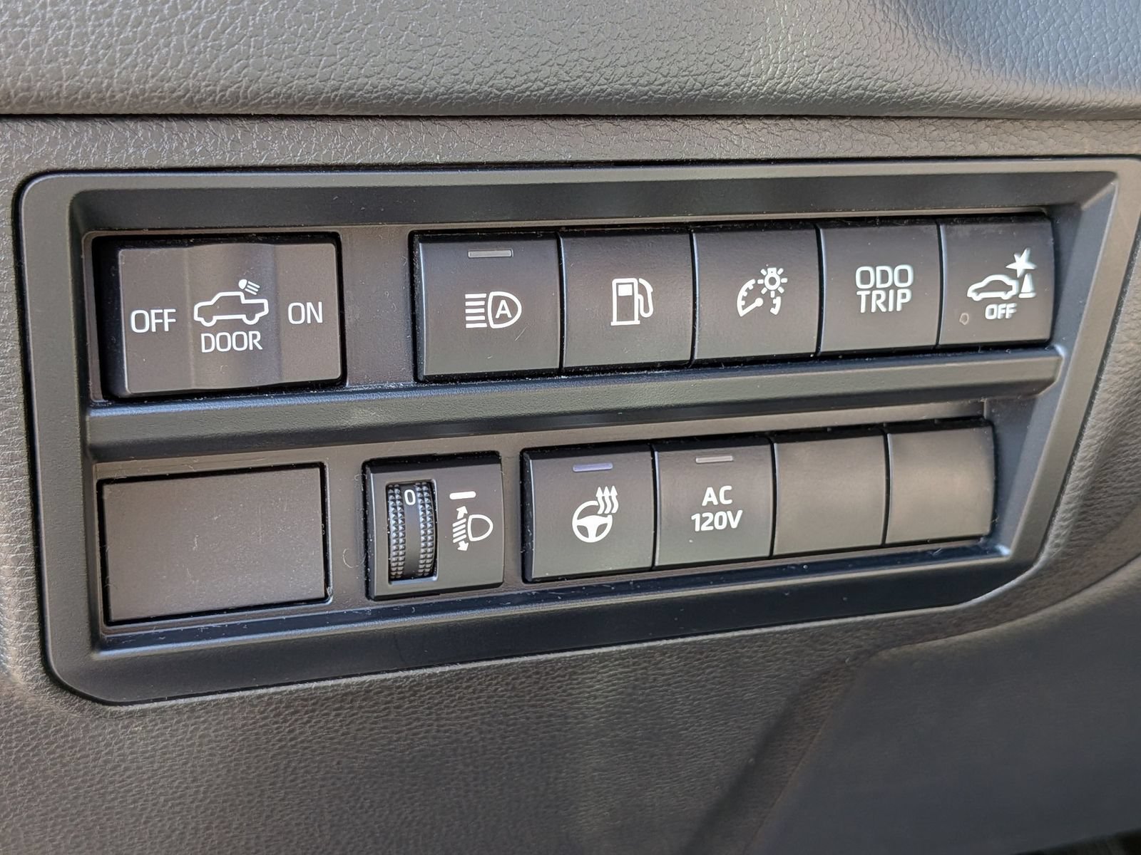 Used 2023 Toyota Tundra Limited w/ Power Package AWD/4WD image 17