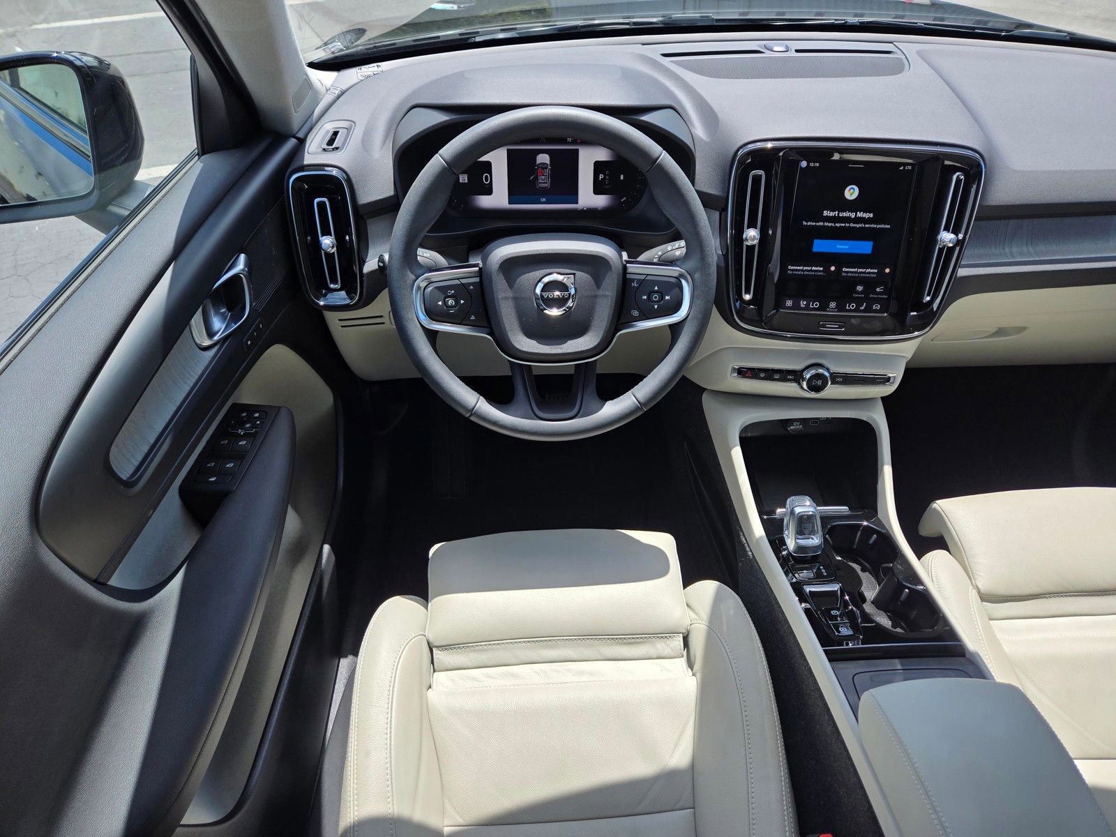 Certified 2023 Volvo XC40 B5 Plus w/ Protection Package Premier AWD/4WD image 16