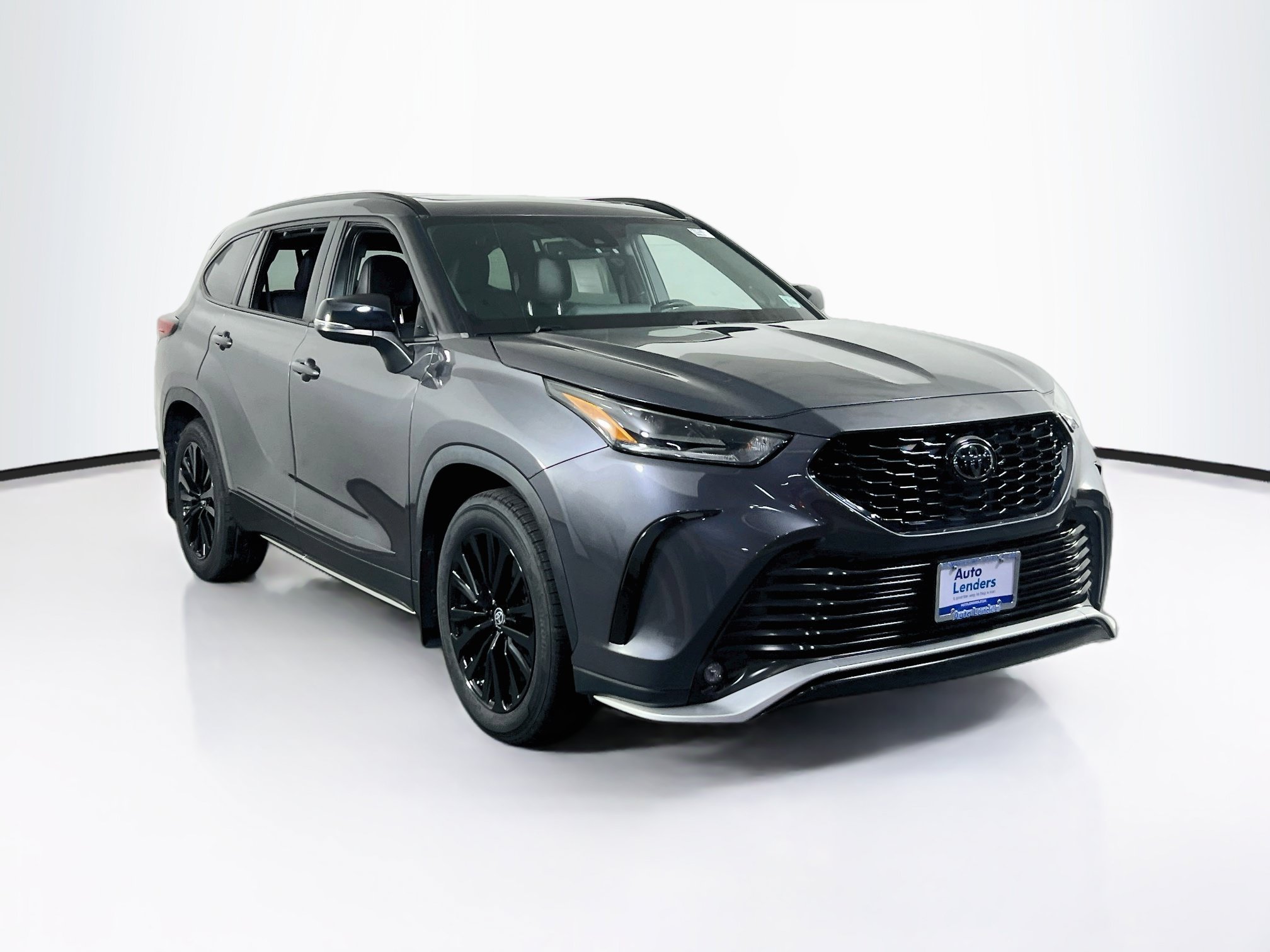 Used 2023 Toyota Highlander XSE AWD/4WD image 3