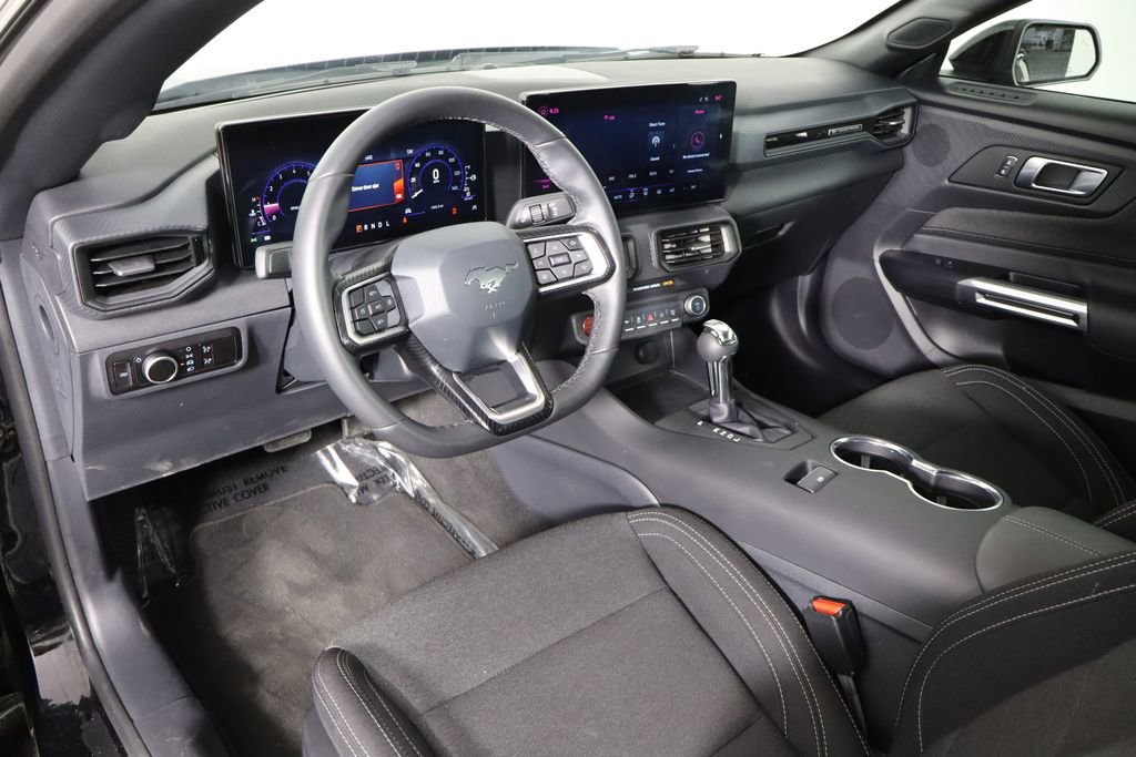 Used 2025 Ford Mustang Coupe image 18