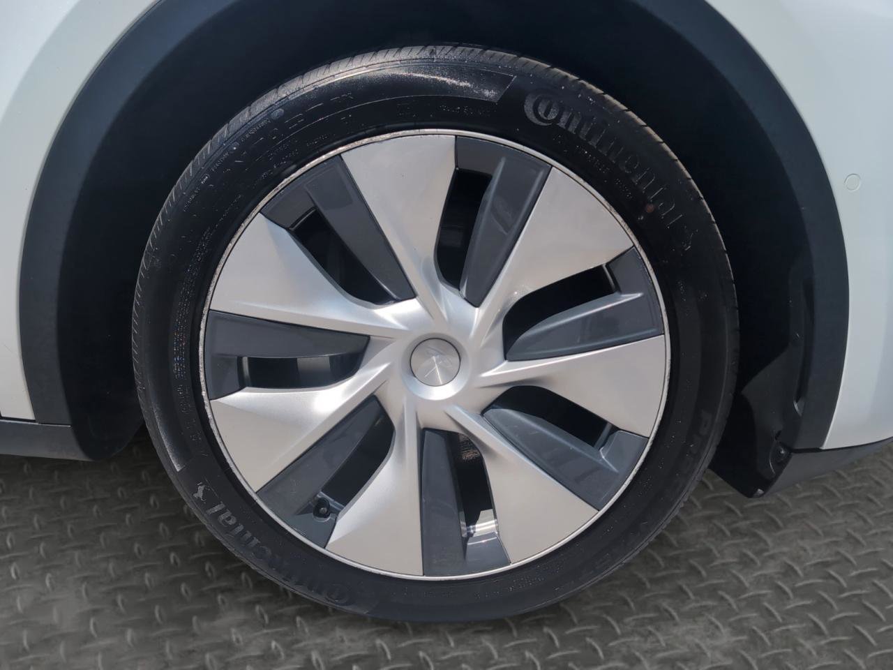 Used 2020 Tesla Model Y Long Range AWD/4WD image 25
