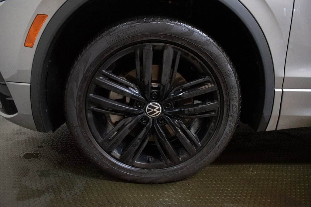 Used 2022 Volkswagen Tiguan SE R-Line image 9