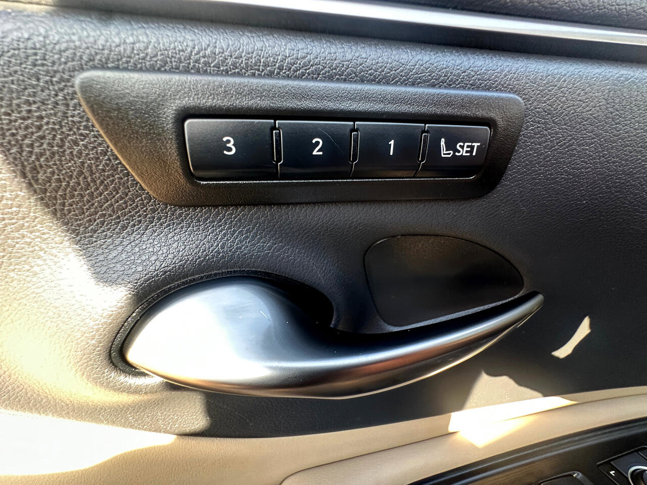 Used 2020 Lexus ES 350 w/ Luxury Package image 18