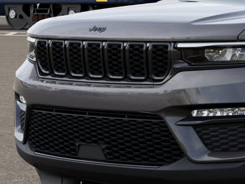 Used 2025 Jeep Grand Cherokee Limited w/ Black Appearance Package AWD/4WD image 11