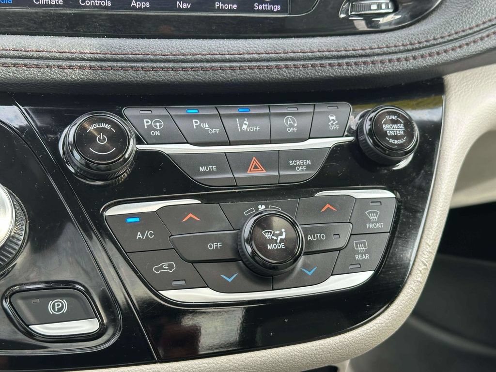 Used 2020 Chrysler Pacifica Limited w/ Advanced Safetytec Group FWD image 28