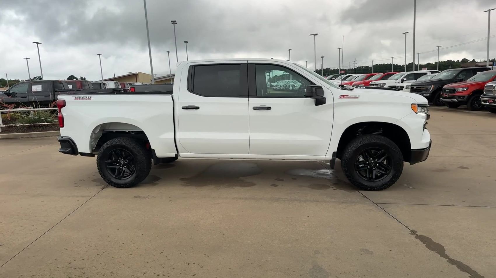 Used 2023 Chevrolet Silverado 1500 LT Trail Boss w/ Convenience Package II AWD/4WD image 9