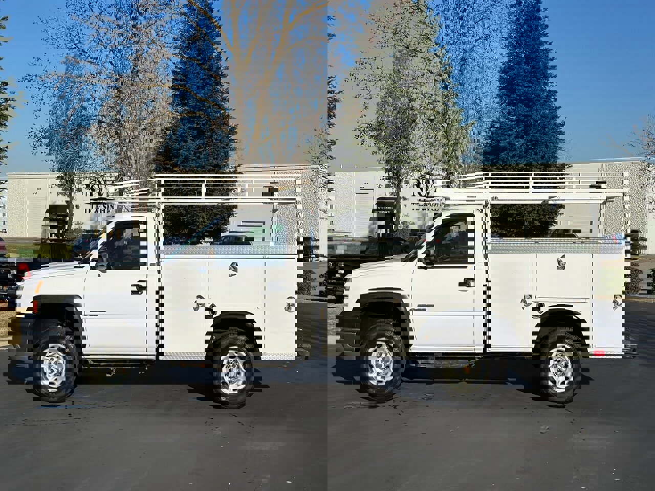 Used 2004 Chevrolet Silverado 2500 W/T image 2