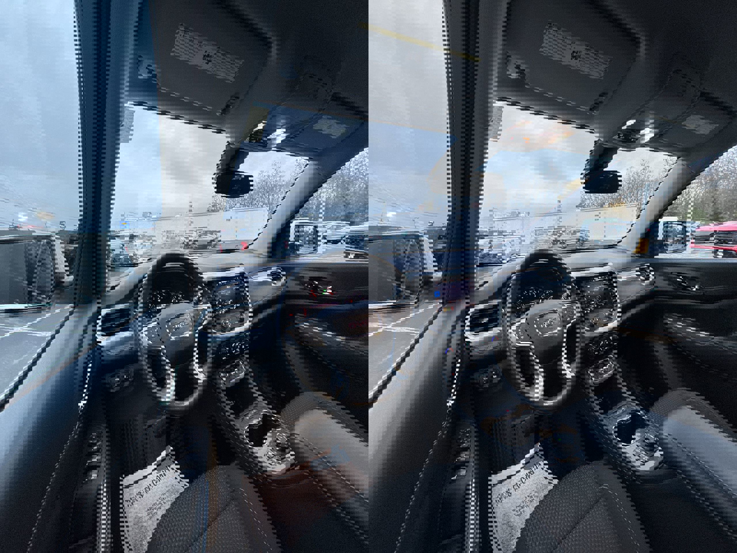 Used 2023 GMC Acadia SLE w/ Driver Convenience Package image 10