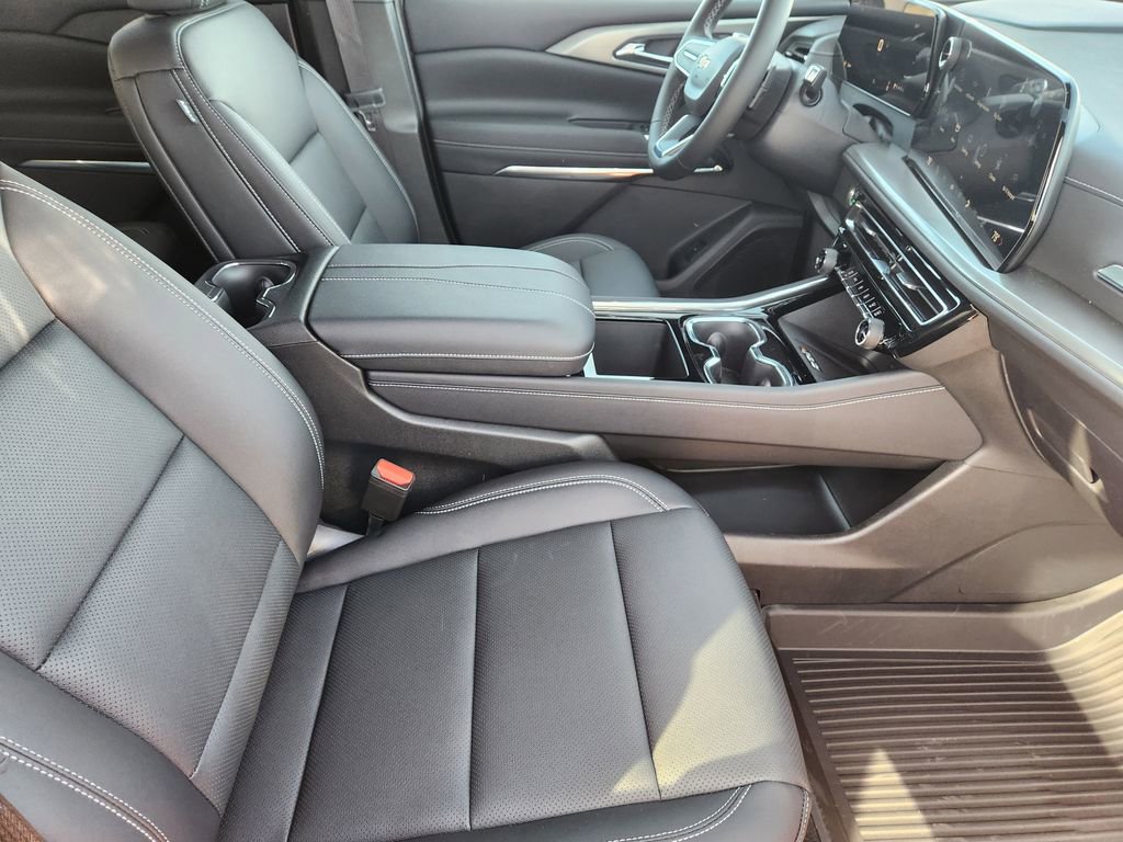 Used 2025 Chevrolet Traverse LT w/ Driver Confidence Package image 15