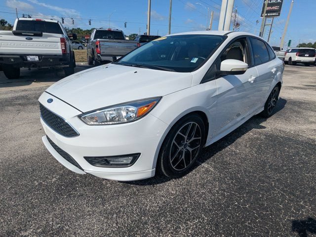 Used 2016 Ford Focus SE w/ SE Sport Package FWD image 8