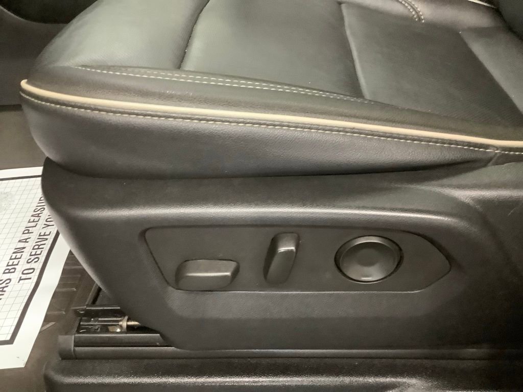 Used 2021 GMC Yukon SLT w/ SLT Luxury Package image 11