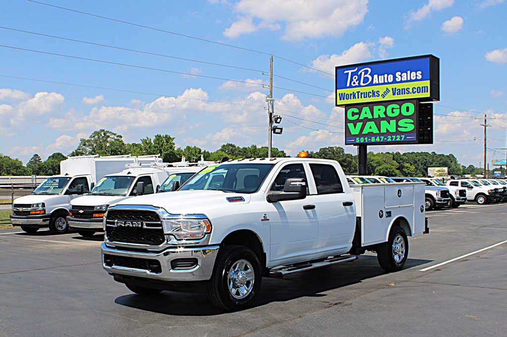 Used 2024 RAM 2500 Tradesman w/ Chrome Appearance Group AWD/4WD image 3