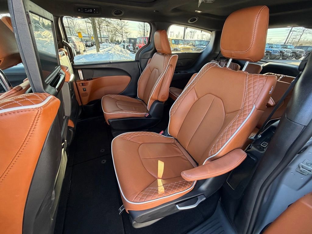 Used 2024 Chrysler Pacifica Pinnacle image 13