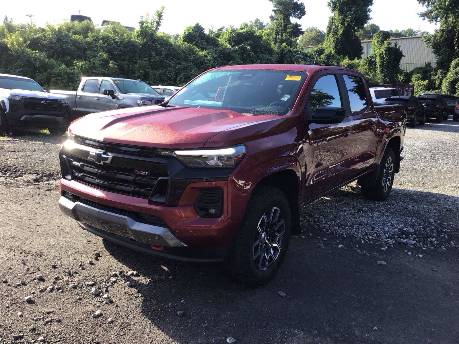 Used 2024 Chevrolet Colorado Z71 w/ Z71 Convenience Package 2 AWD/4WD image 2