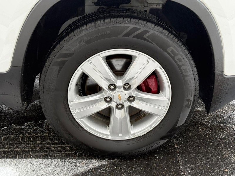 Used 2022 Chevrolet Trax LS w/ Tint and Cruise Package image 8