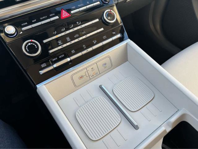 Used 2025 Hyundai Santa Fe SE AWD/4WD image 24