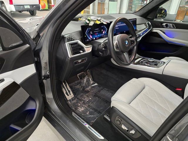Used 2023 BMW X7 xDrive40i w/ Executive Package image 16