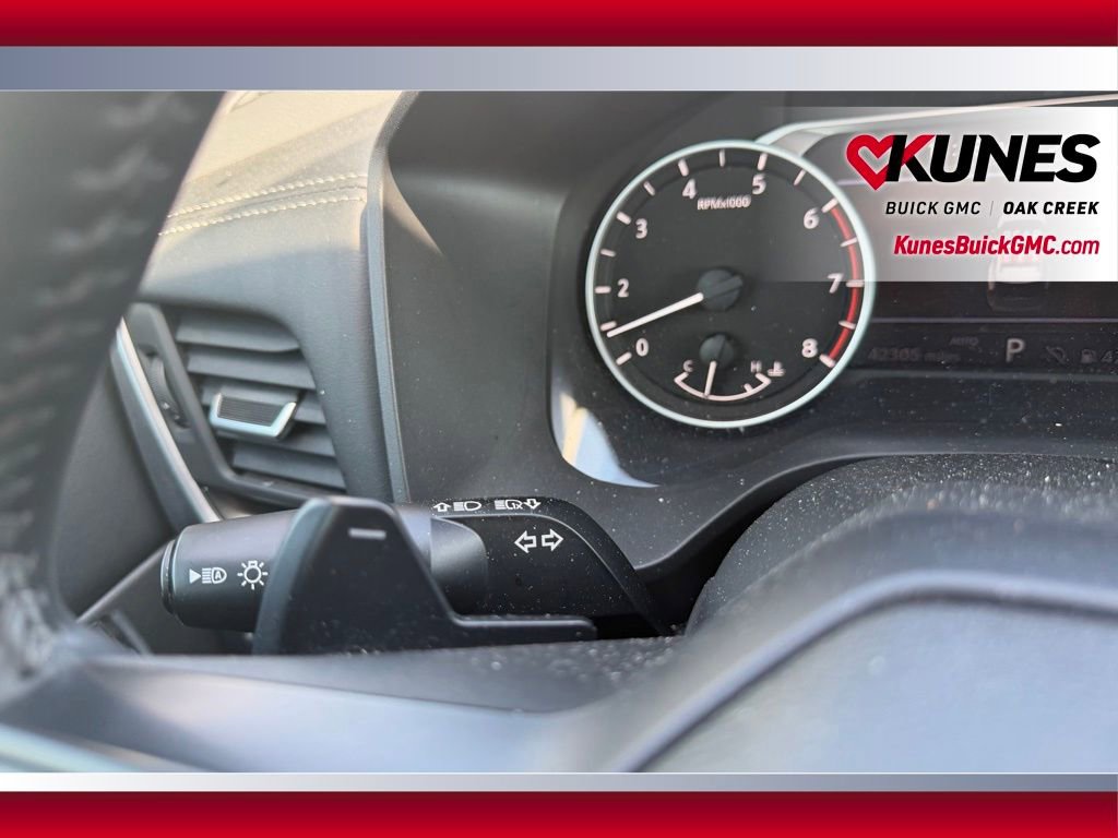 Used 2025 Nissan Rogue SV AWD/4WD image 13