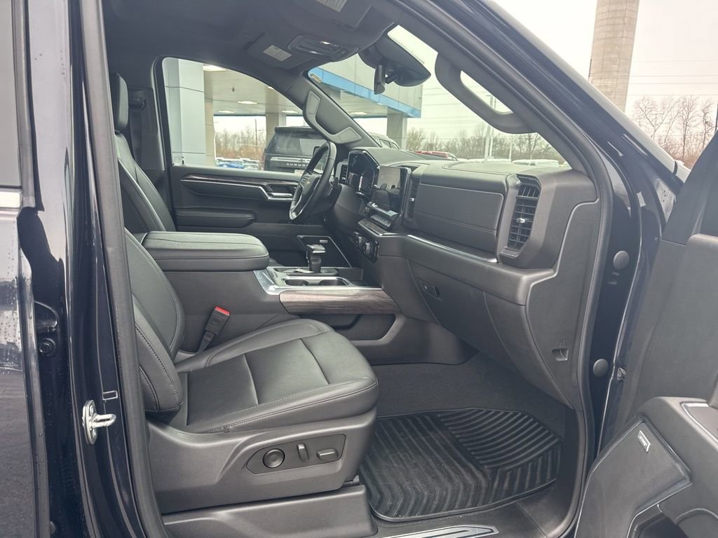 Used 2023 Chevrolet Silverado 1500 LTZ image 38