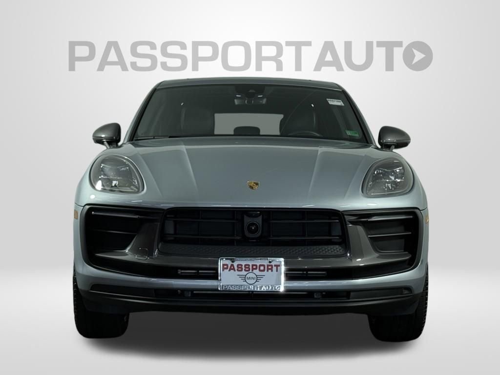 Used 2025 Porsche Macan AWD/4WD image 2