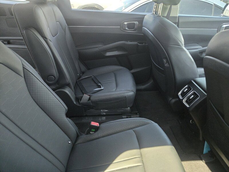 Certified 2025 Kia Sorento EX FWD image 6