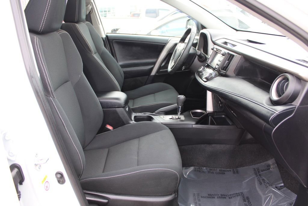 Used 2018 Toyota RAV4 XLE image 19